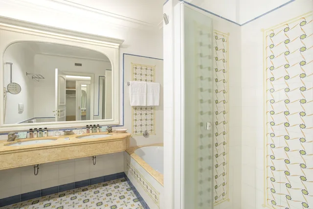 غرفة ديلوكس بسرير مزدوج أو سريرين منفصلين بشرفة، Grand Hotel Capodimonte 5/5