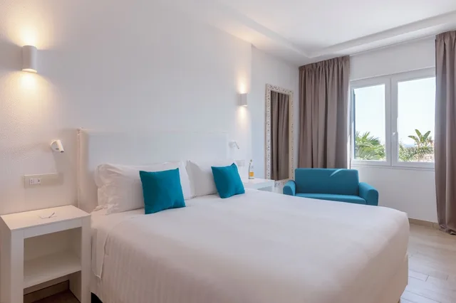 غرفة ديلوكس بسرير كينج بإطلالة على البحر، Pagoda Hotel Residence 2/3