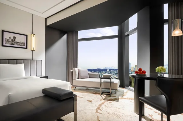 غرفة بريميوم بسرير كينج بإطلالة على النهر مع دخول الصالة لذوي الإعاقة، Crowne Plaza Danang City Centre by IHG 3/3