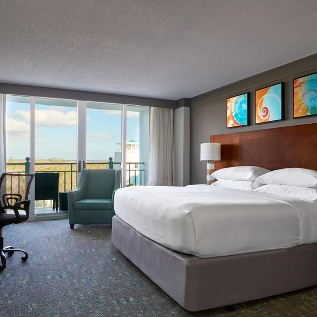 Room, King Bed, Resort View, Balcony, Main Tower, Accessible، Marriott Sanibel Harbour Resort And Spa 1/9