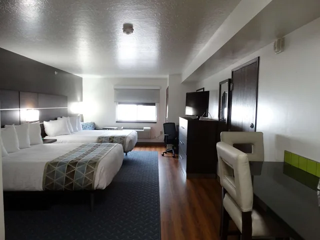 غرفة بسريرين كوين يُسمح فيها بالحيوانات الأليفة، Best Western Duchesne Inn 1/9