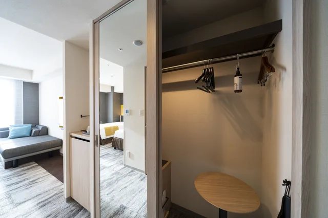 غرفة عائلية بسريرين منفصلين مع سرير سحّاب إضافي مع أريكة، KOKO HOTEL Tsukiji Ginza 8/8