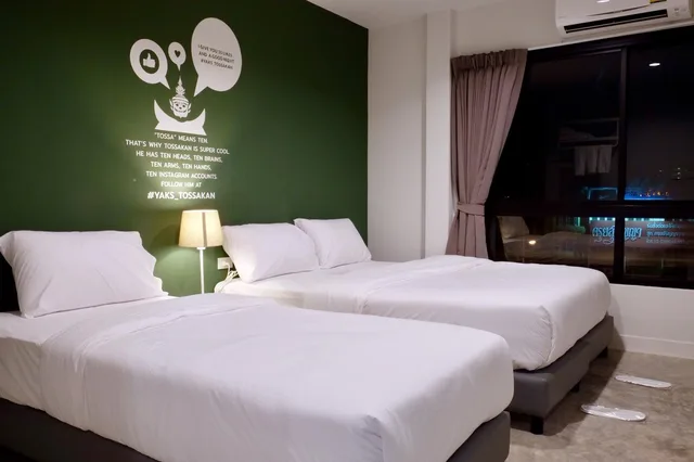 غرفة ثلاثية بسرير كوين وسرير فردي بحمام مشترك، Yaks Hostel 2/3