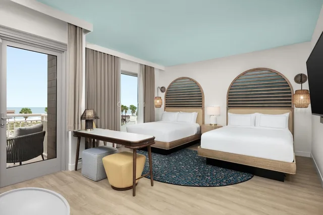 غرفة بسريرين كوين بإطلالة على البحر بشرفة لذوي الإعاقة، The Hiatus Clearwater Beach Curio Collection by Hilton 2/4