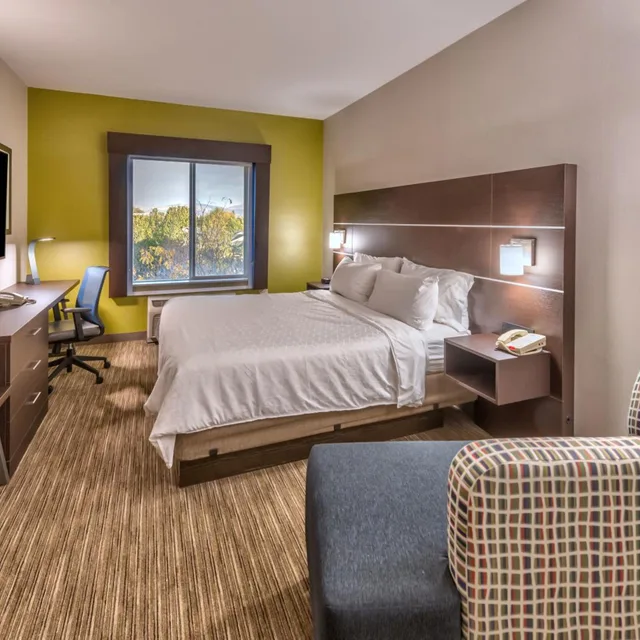 1 Bedroom, Suite, Accessible, Holiday Inn Express Hotel & Suites Minden 1/2