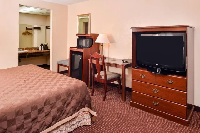 غرفة قياسية بسرير كينج لذوي الإعاقة، Americas Best Value Inn Alliance 3/6