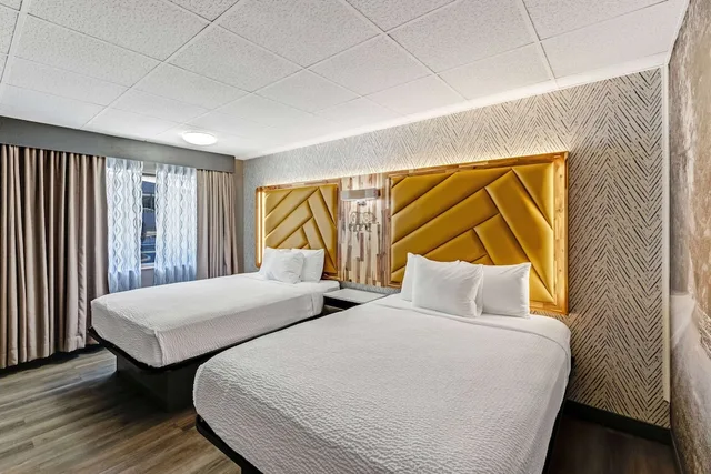 غرفة بسريرين كوين يُسمح فيها بالحيوانات الأليفة، The Wander Hotel, a Ramada by Wyndham 4/7
