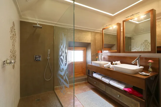 جناح بسرير مزدوج، Riad Ysalis 6/9