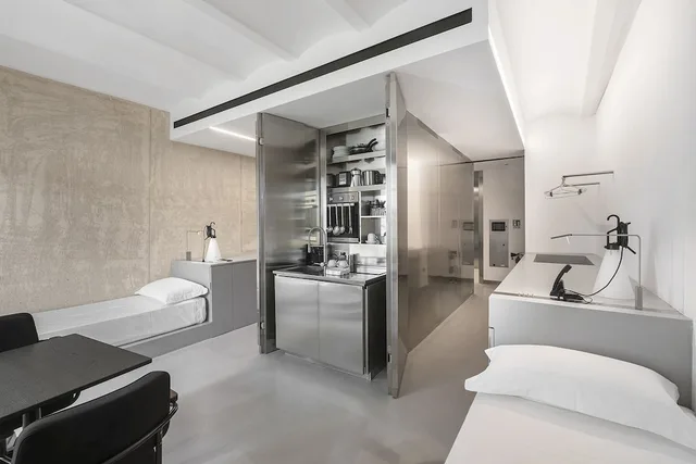Studio, Twin Beds, Rhinoceros 3/3