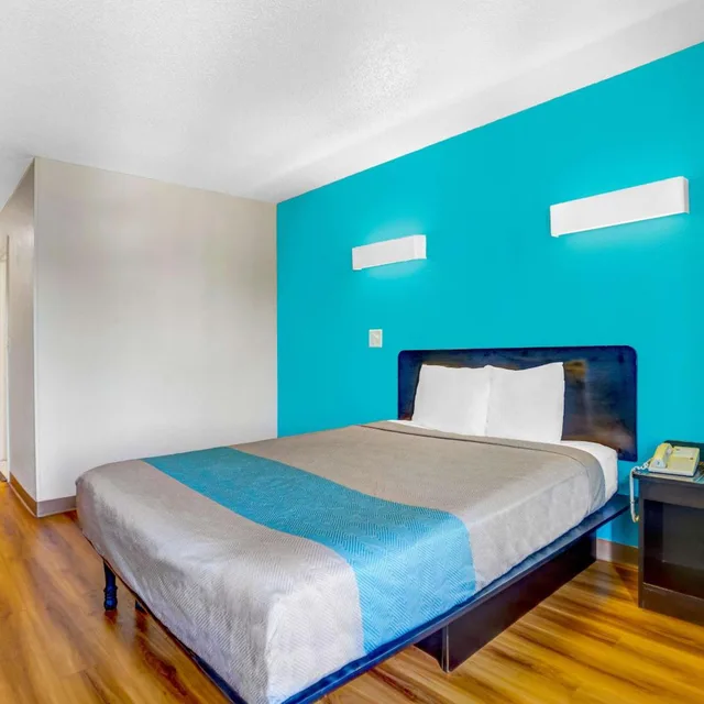 Room, Queen Bed, Accessible, Motel6 Raleigh, NC - North 7/10
