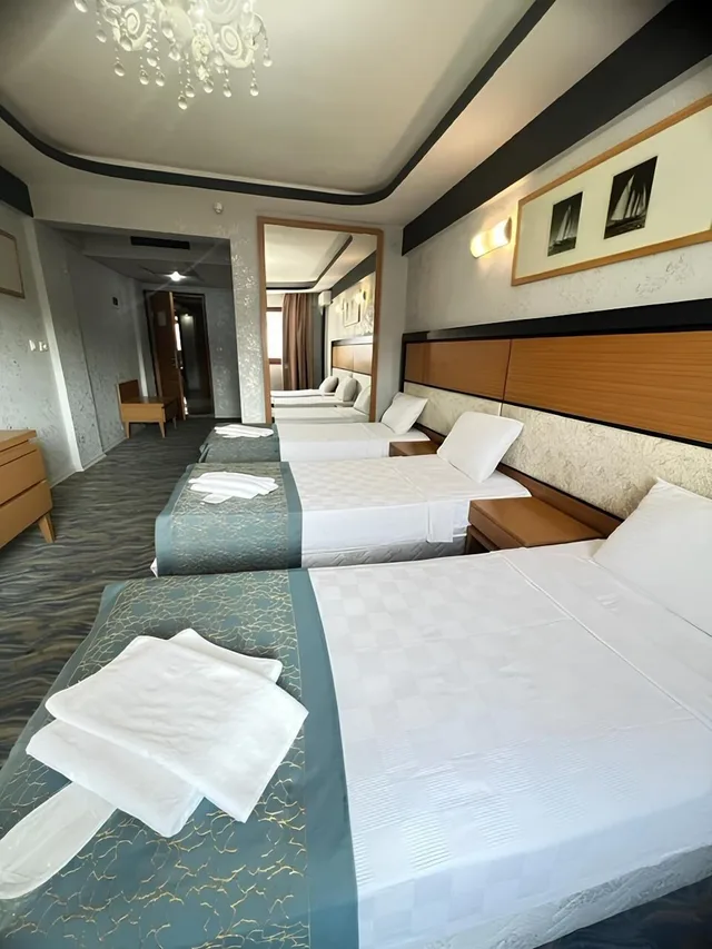 غرفة ثلاثية بثلاثة أسرّة، Unaten Otel 2/3