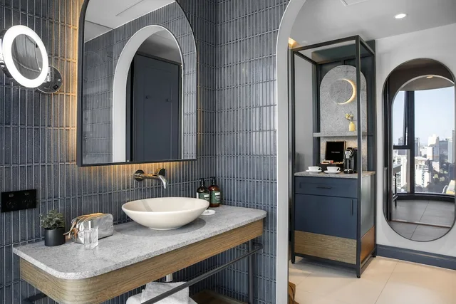 غرفة بريميوم بسرير كينج بإطلالة على المدينة في طابق مرتفع، voco Melbourne Central, an IHG Hotel 7/10