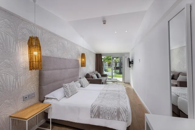 Garden, Junior Suite, Pool View, Adult Only, Terrace، Kumara Serenoa by Lopesan Hotels 1/2