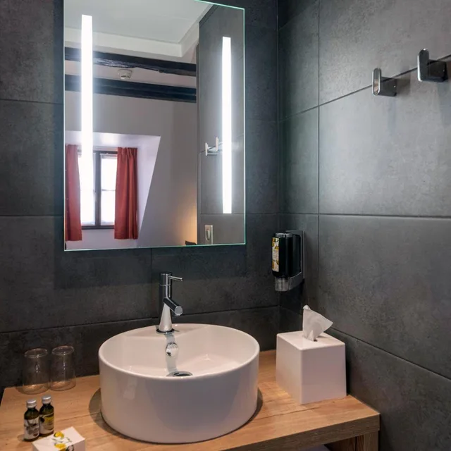 جناح جونيور بسرير كينج، Hotel KLE BW Signature Collection 3/5