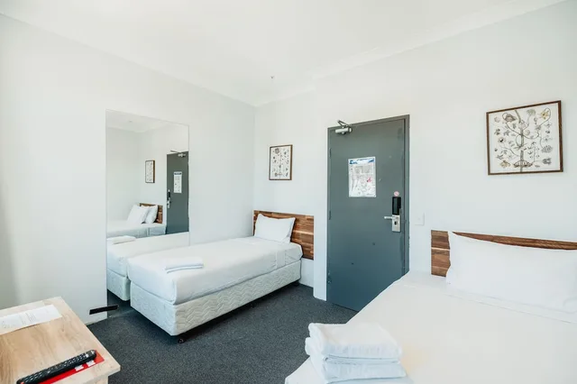 Room, Twin Beds, Shared Bathroom, Newtown Cozystays 1/8
