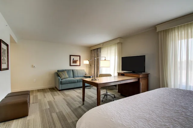 استوديو بسرير كينج بمطبخ صغير، Hampton Inn & Suites Milwaukee West 1/6