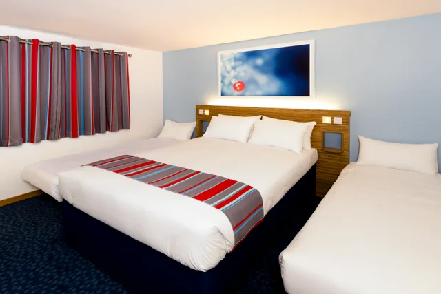 غرفة عائلية، Travelodge Manchester Salford Quays 1/2