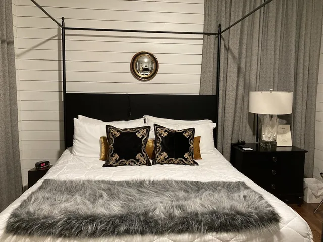 Luxury, Cottage, Suite, King Bed, Garden View، Coppersmith Inn Bed and Breakfast 3/3