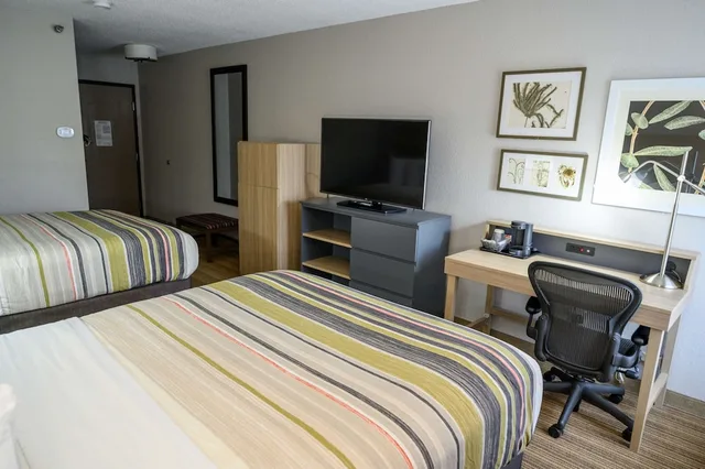 Room, 2 Queen Beds, Accessible, Country Inn & Suites by Radisson Greenfield IN 5/9