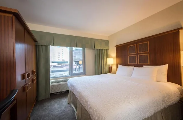غرفة بسرير كينج بإطلالة على المدينة، Soho 54 Hotel 1/1