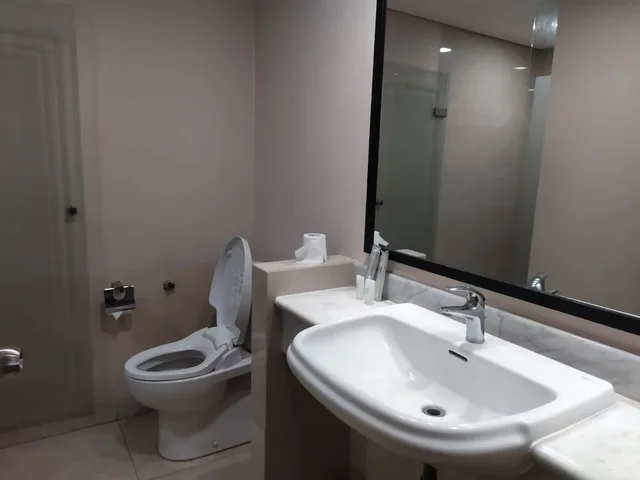 غرفة عائلية بسرير كوين وسريرين منفصلين بـ3 غرف نوم، Grand Tropic Suites Jakarta 10/10