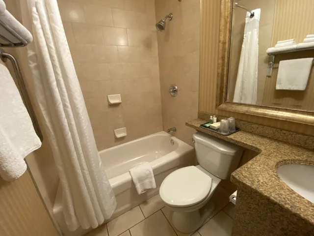 Room, 2 Queen Beds, 1.5 Bathrooms، Inn on Prince Hotel and Conference Centre Truro 5/7