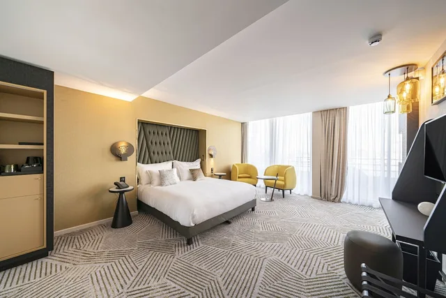 Junior Suite, King Bed, Cathedral View, Balcony، La Caserne Chanzy Hotel & Spa, Autograph Collection 2/6