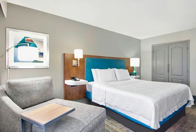 غرفة بسرير كينج، Hampton Inn Ft Lauderdale Airport North Cruise Port 1/4