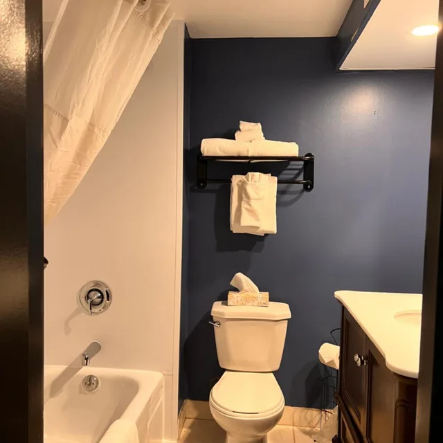 Room, King Bed, Queen Bed, Accessible, Park Inn by Radisson Sydney, NS 2/4
