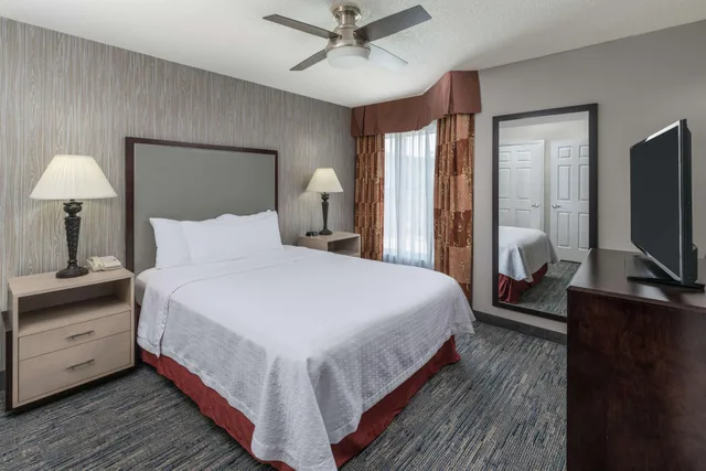 Suite, Queen Bed, Homewood Suites by Hilton Chicago - Schaumburg 1/2