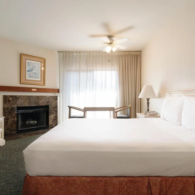 غرفة بسرير كينج لذوي الإعاقة، Monarch Resort 1/1