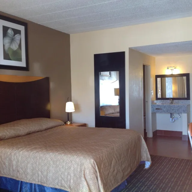 غرفة بسرير كينج، Diamond Inn And Suites 1/5