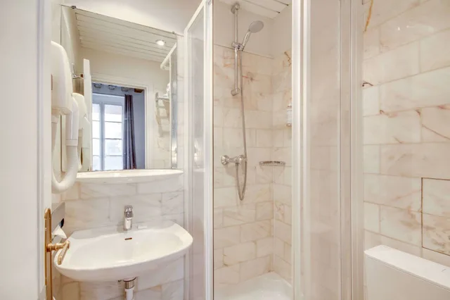 غرفة كلاسيكية بسرير كوين، Sevres Saint Germain 9/10