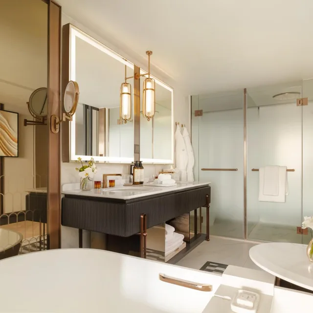Fairmont Gold, King Bed, Corner، Grand Mercure Bangkok Windsor 4/4