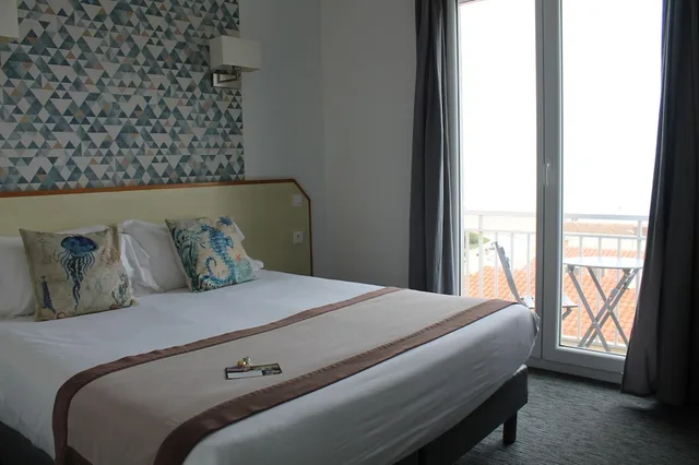 غرفة كومفورت بسرير كوين بإطلالة على الجبل، LE REGINA 1/6