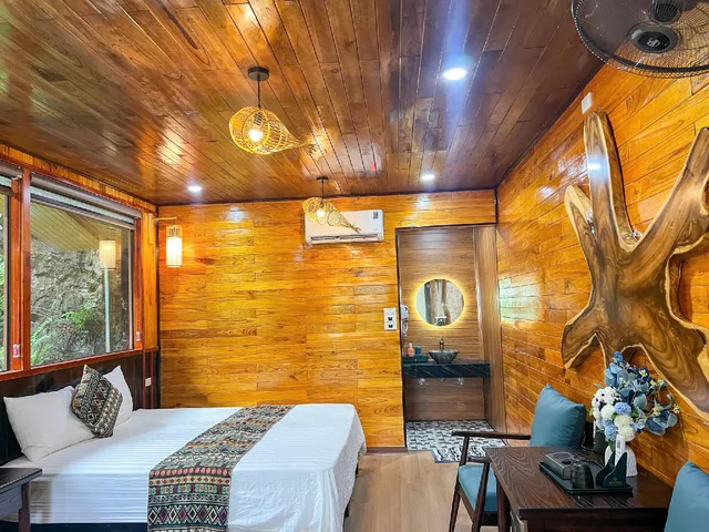 غرفة بسرير مزدوج بإطلالة على البحيرة، Tam Coc Central Bungalow - Hostel 1/1