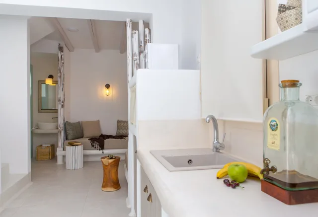 غرفة غراند رباعية بسريرين كوين بإطلالة على البحر بـ5 غرف نوم بمسبح خاص، Naxian Lounge Villas 3/9