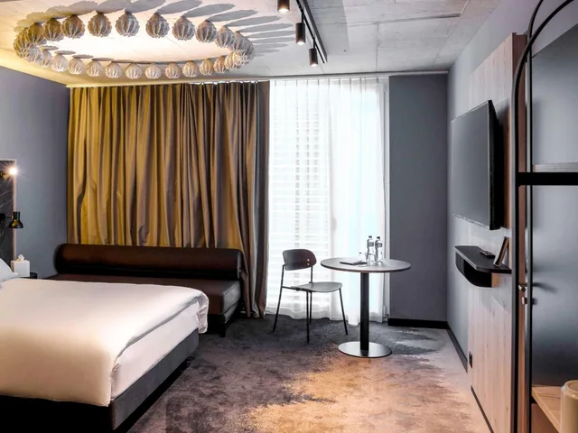 Classic, Superior, Queen Bed, Sofa, Mercure Hotel Delemont 4/10