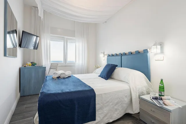 غرفة قياسية بسرير مزدوج بإطلالة على البحر، La Caletta Hotel 5/10