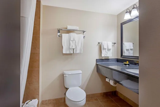 جناح بسرير كينج بجاكوزي، Best Western Plus Muskoka Inn 6/8