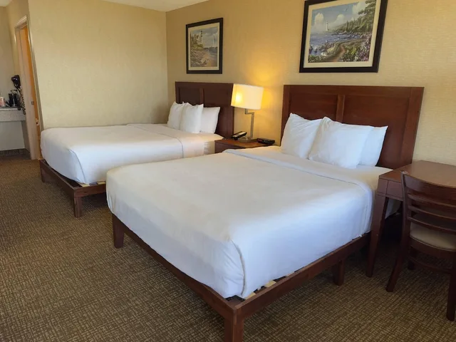 Upgrade, 2 Queen Beds، Comfort Inn On The Bay 2/10