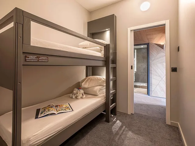 جناح عائلي بسرير كينج وسرير بطابقين بشرفة مع أريكة، Hotel Mercure Les Arcs 1800 & Spa 4/6