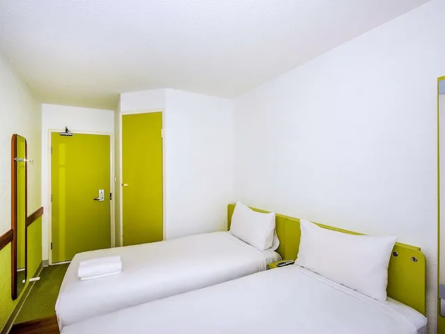 غرفة قياسية بسريرين منفصلين، Ibis Budget St Peters 1/6
