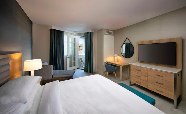 Deluxe, King Bed, Inn at the Pier Pismo Beach 2/6