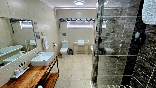 غرفة كومفورت بسرير كينج بإطلالة على البحر بغرفة نوم واحدة، Bay View Somerset West 8/10