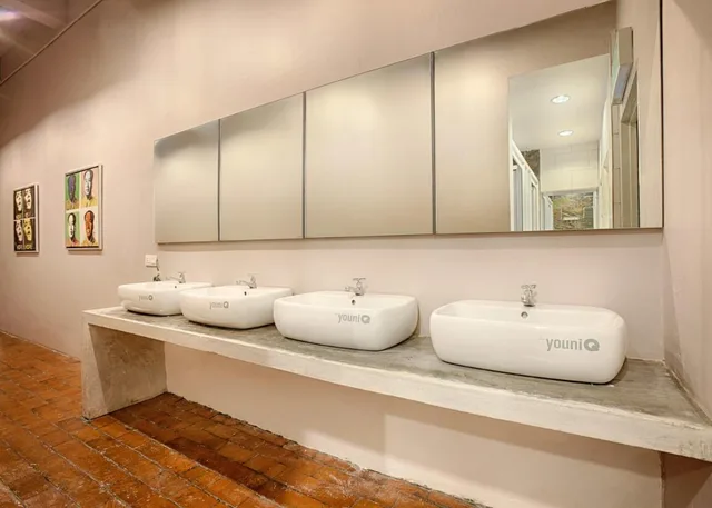 سكن مشترك للرجال، the youniQ Hotel 5/6