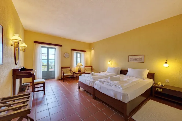 بنغل عائلي بسريرين منفصلين بإطلالة على الحديقة بشرفة بغرفة نوم واحدة مع أريكة، Kalimera Kriti Hotel And Village Resort 1/2