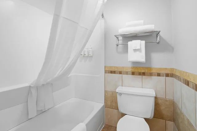 Family Suite, Superior, Suite, 2 Double Beds, Sofa، Fargo Inn and Suites 7/7
