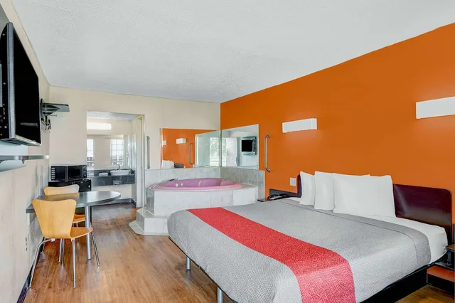 جناح بسرير كينج لغير المدخنين، Motel6 Calhoun, GA 2/8