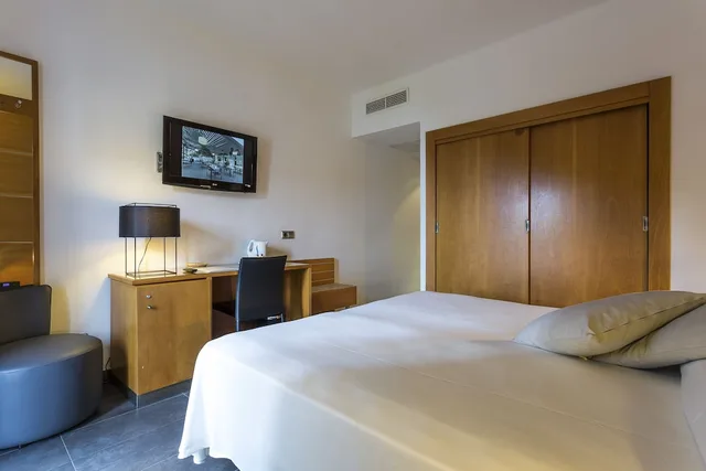 غرفة ديلوكس بإطلالة على الشاطئ مفردة بسرير مزدوج، Palladium Hotel Cala Llonga - Adults Only 5/10